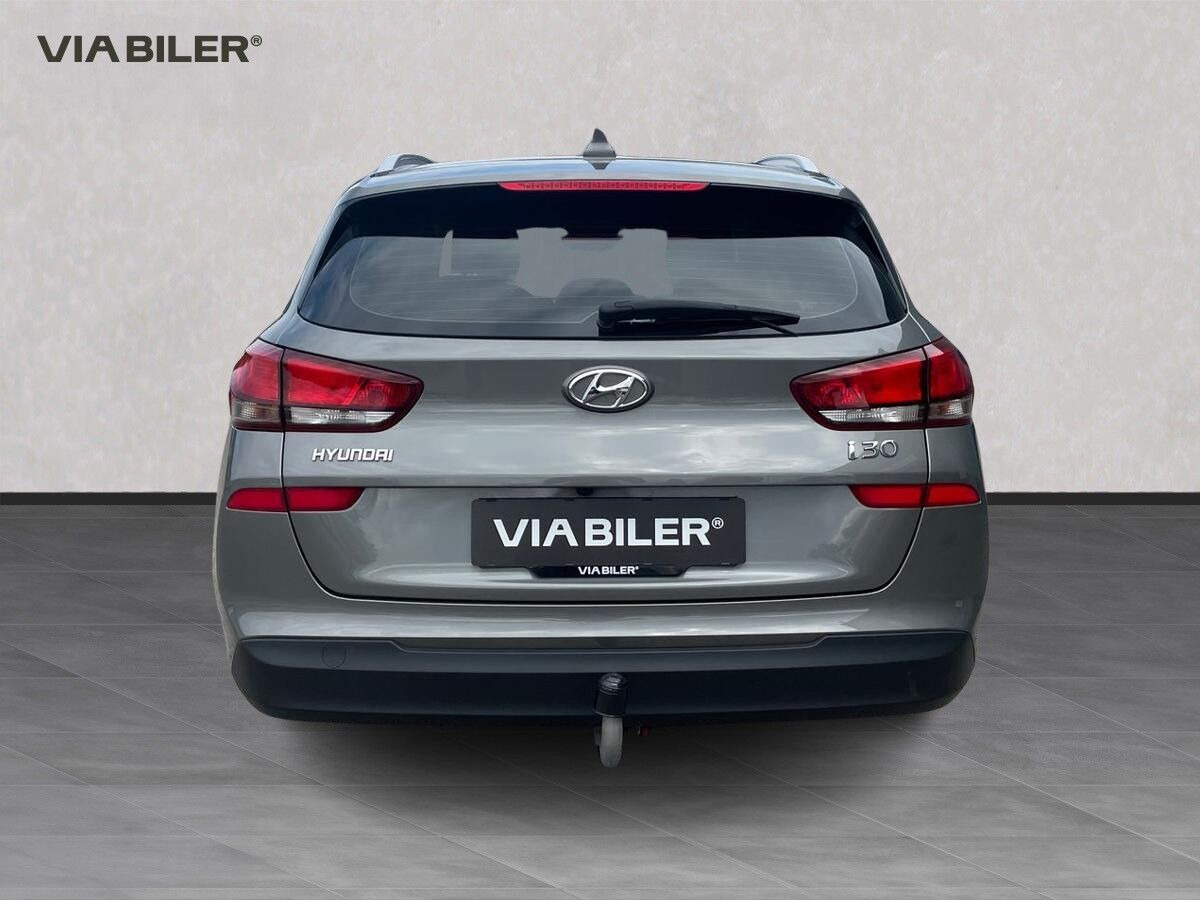 Grå Hyundai i30 fra 2019