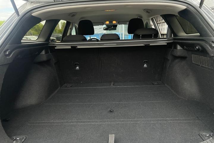 Grå Hyundai i30 fra 2019