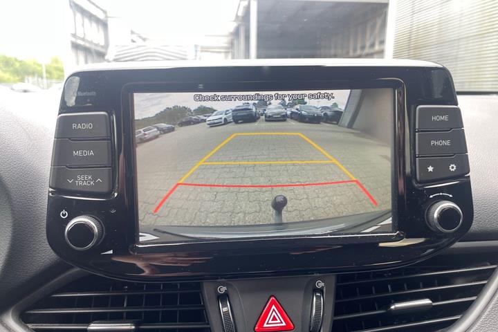 Grå Hyundai i30 fra 2019