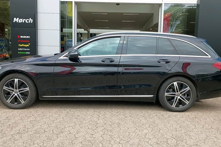 Sort Mercedes C220 d fra 2020
