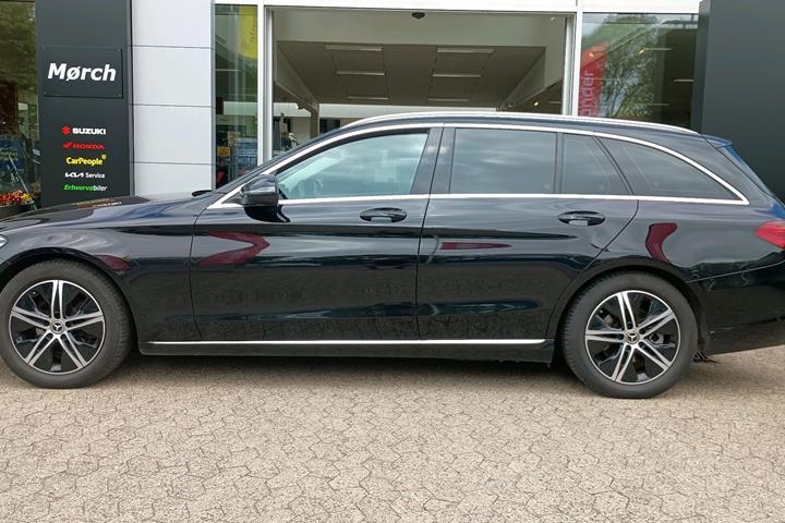 Sort Mercedes C220 d fra 2020