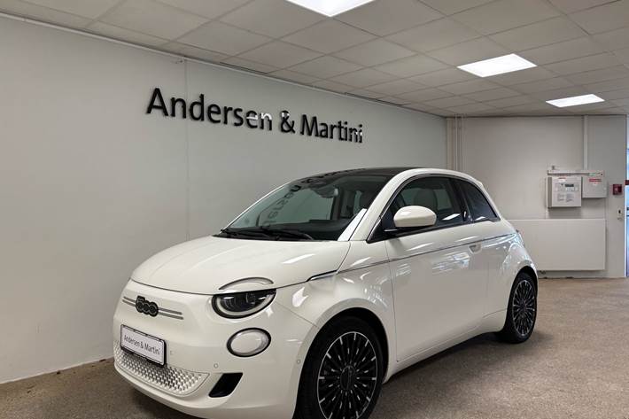Hvid Fiat 500e fra 2023