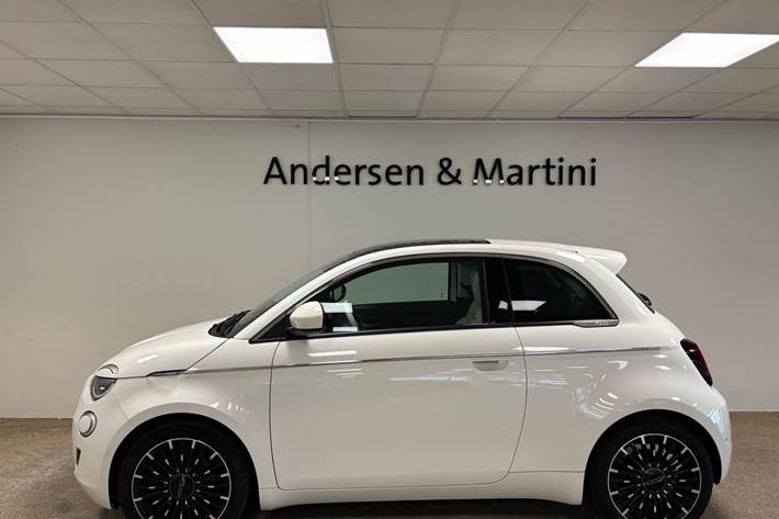 Hvid Fiat 500e fra 2023
