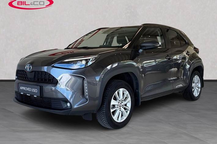Grå Toyota Yaris Cross fra 2023