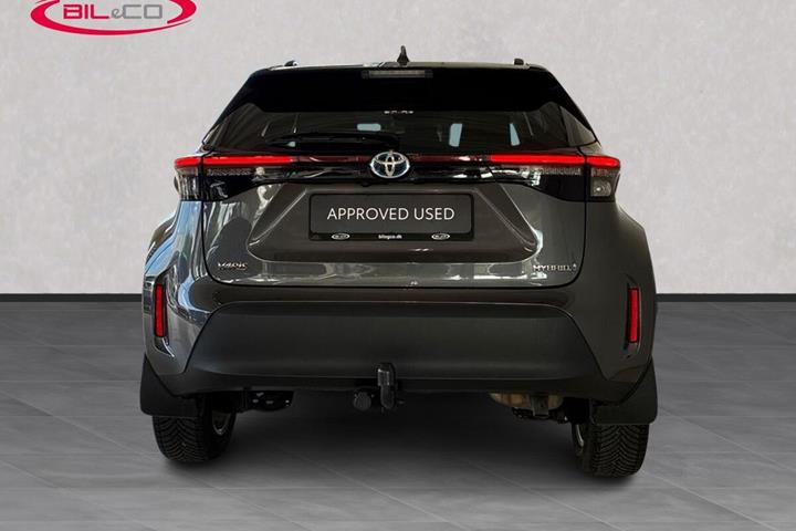 Grå Toyota Yaris Cross fra 2023