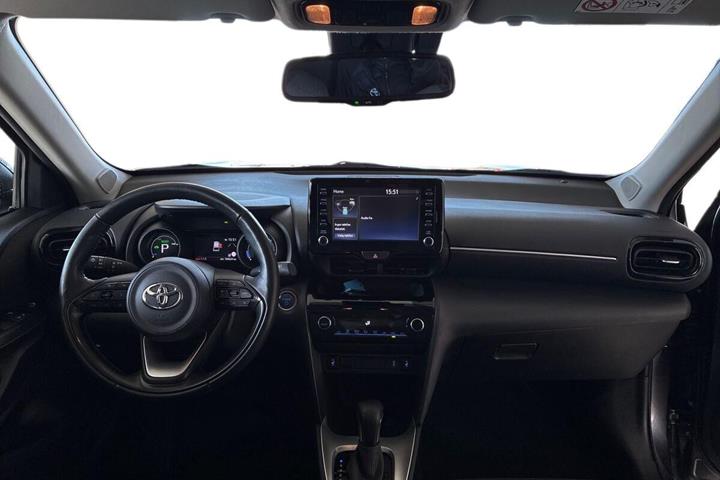 Grå Toyota Yaris Cross fra 2023