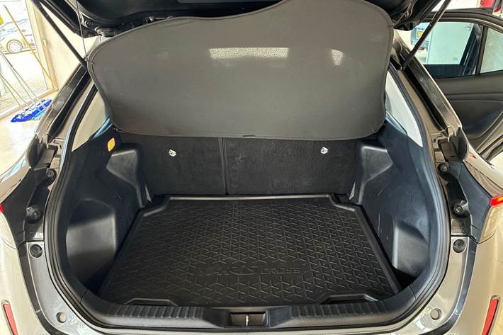Grå Toyota Yaris Cross fra 2023