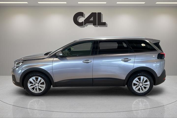 Grå Peugeot 5008 fra 2019