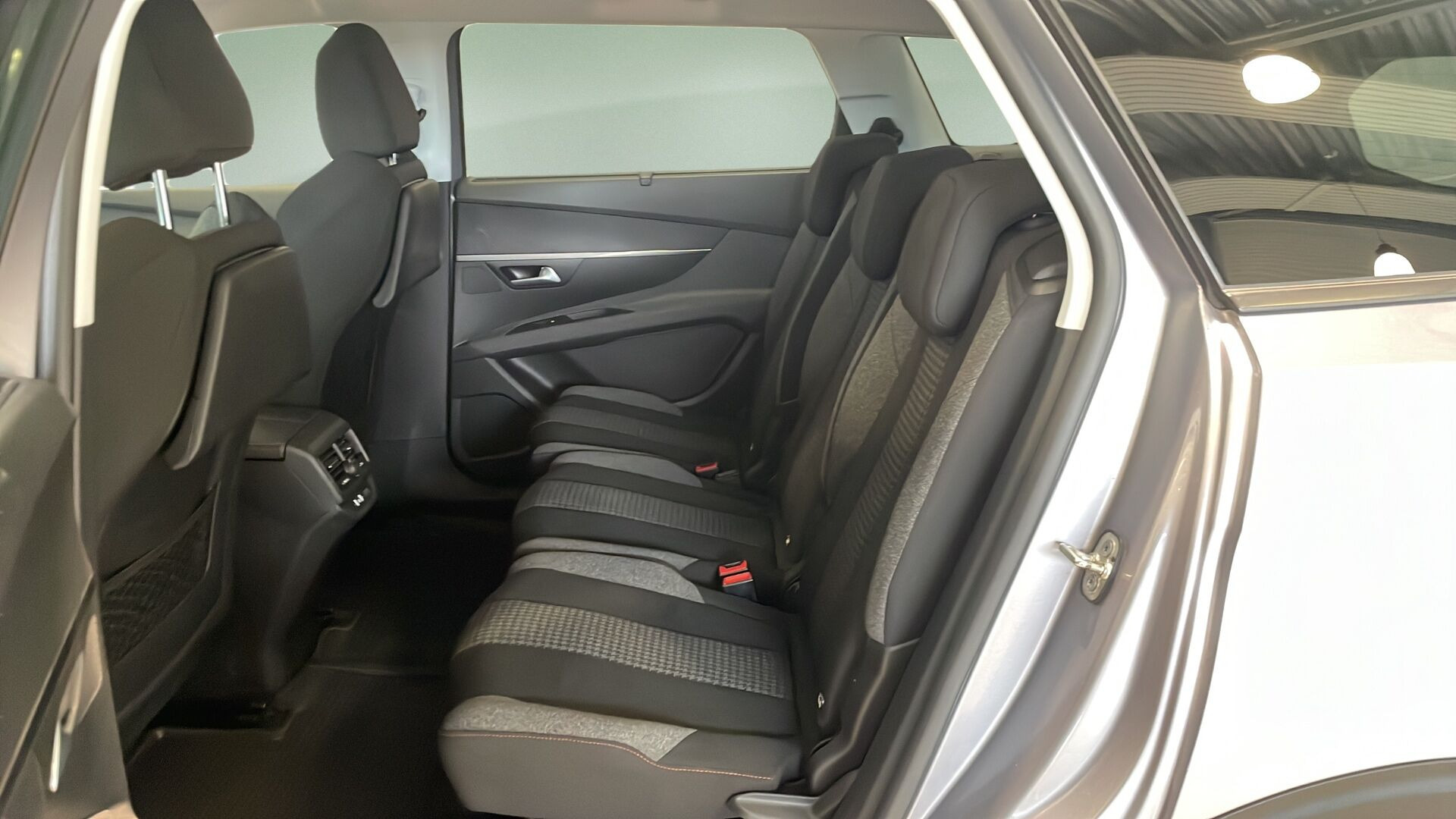 Grå Peugeot 5008 fra 2019