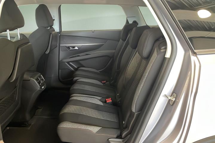 Grå Peugeot 5008 fra 2019