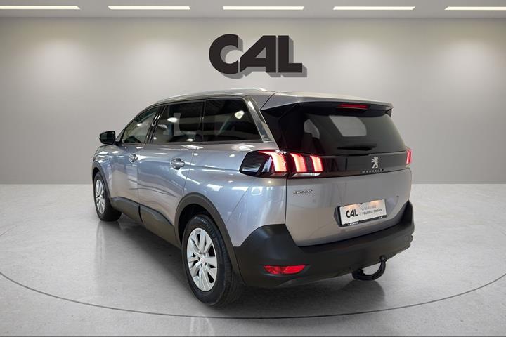 Grå Peugeot 5008 fra 2019