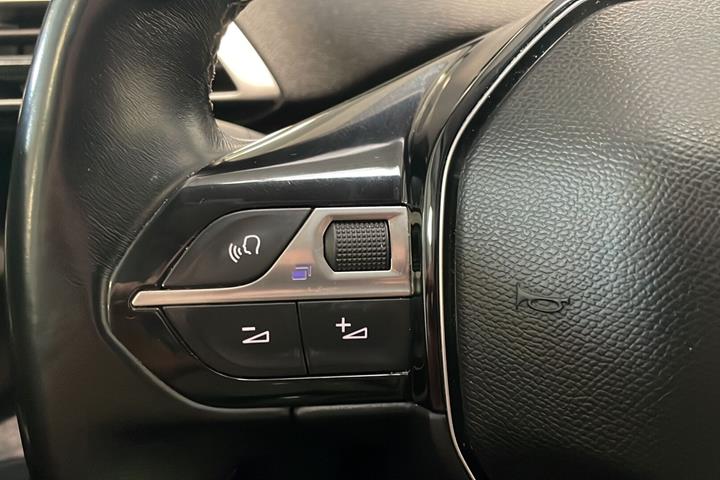Grå Peugeot 5008 fra 2019