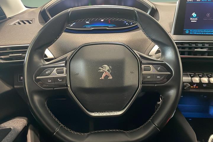 Grå Peugeot 5008 fra 2019