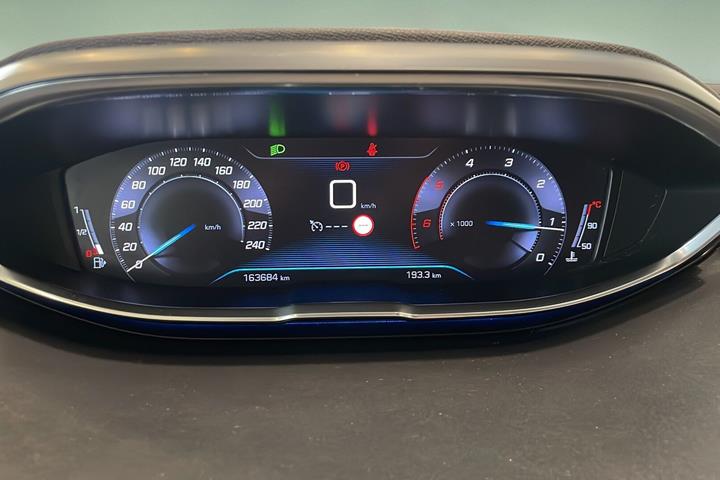 Grå Peugeot 5008 fra 2019