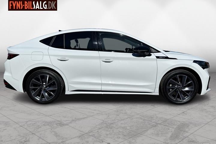 Hvid Skoda Enyaq fra 2024