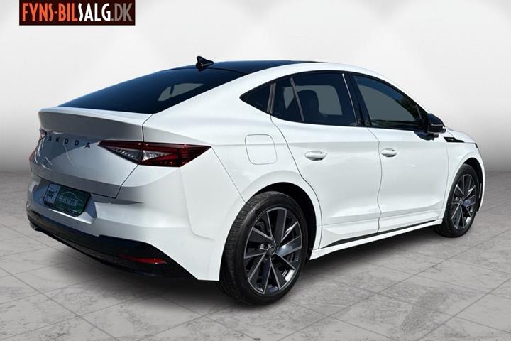 Hvid Skoda Enyaq fra 2024