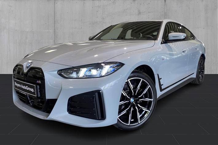 Grå BMW i4 fra 2026