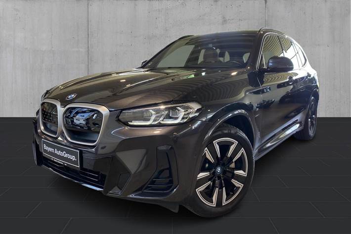 Grå BMW iX3 fra 2024