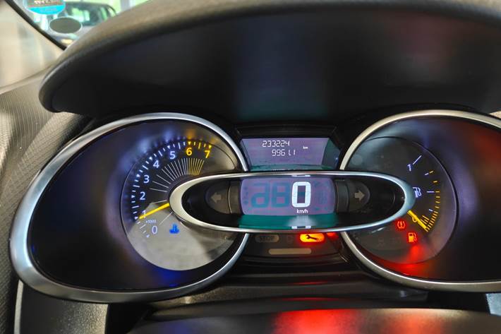 Gul Renault Clio IV fra 2015