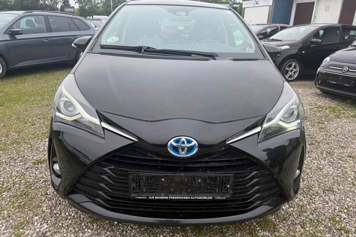 Sort Toyota Yaris fra 2017