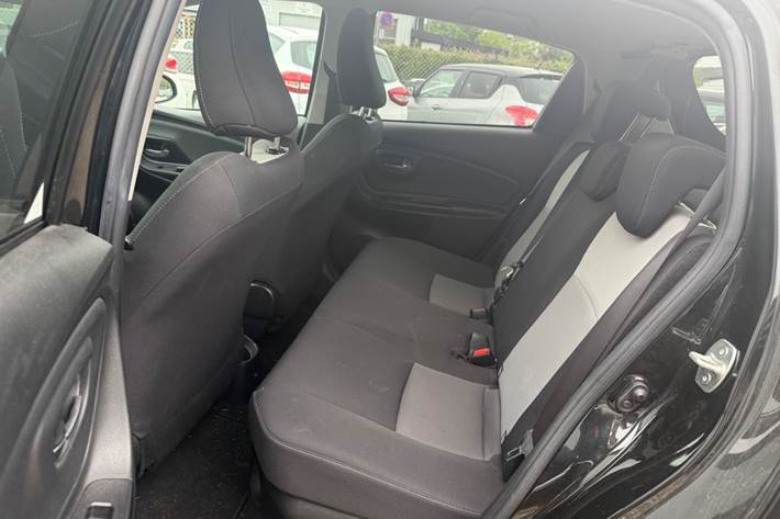 Sort Toyota Yaris fra 2017