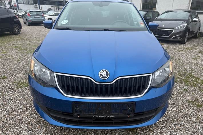 Blå Skoda Fabia fra 2016