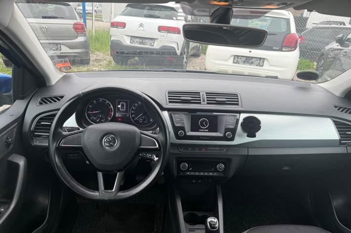 Blå Skoda Fabia fra 2016