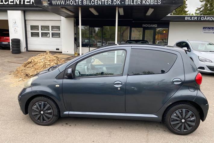 Grå Toyota Aygo fra 2008