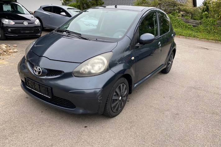 Grå Toyota Aygo fra 2008