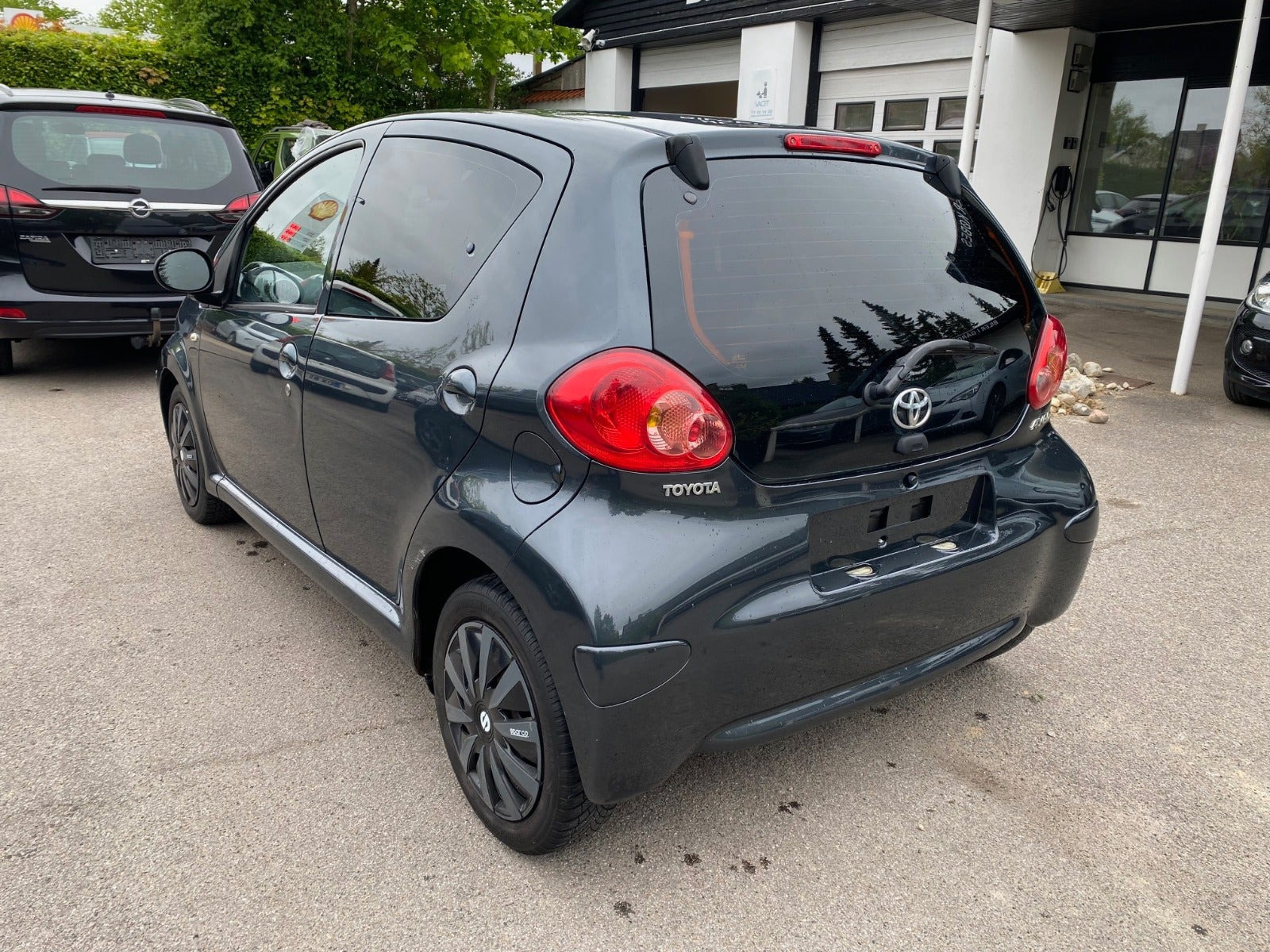 Grå Toyota Aygo fra 2008