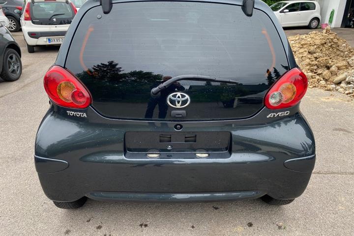 Grå Toyota Aygo fra 2008