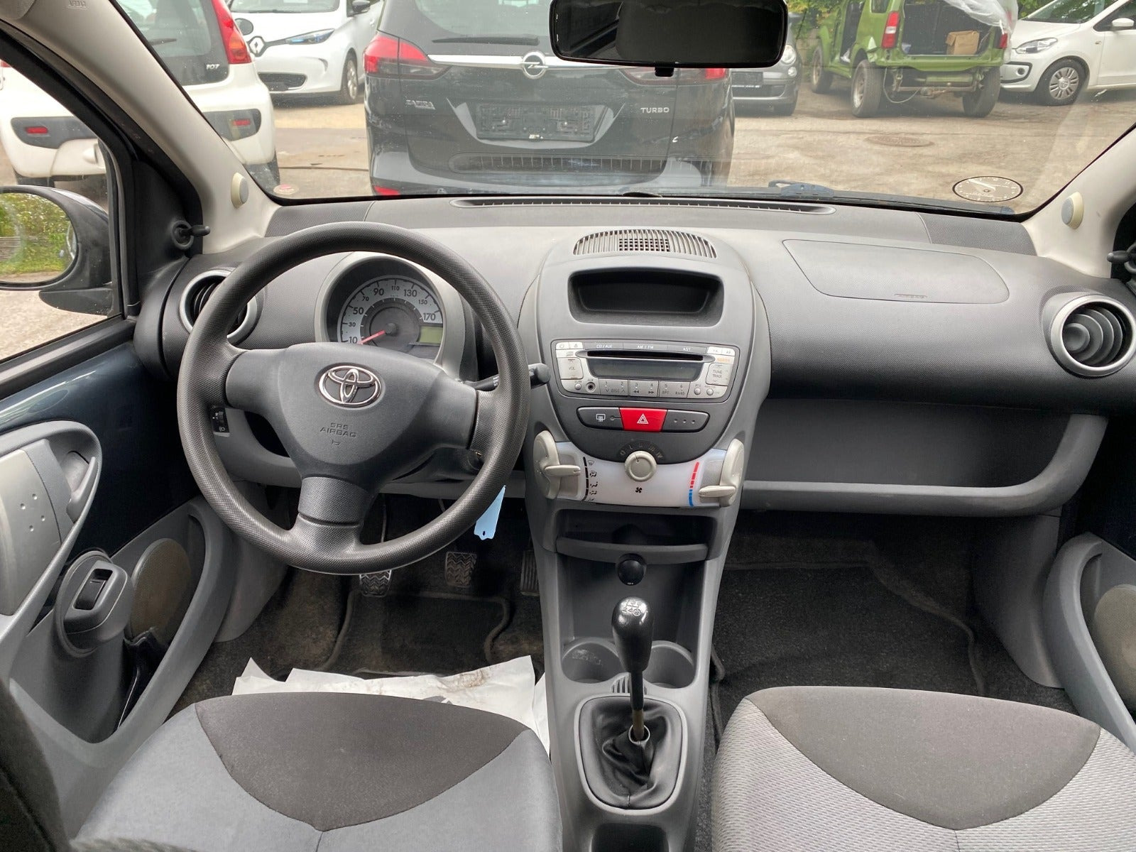 Grå Toyota Aygo fra 2008