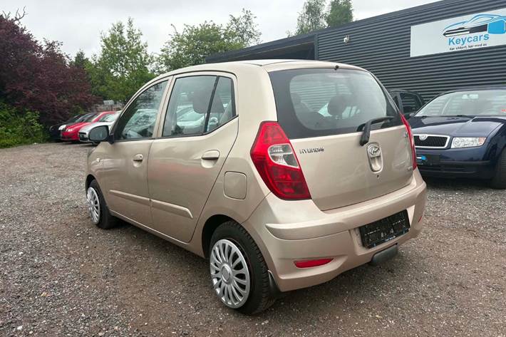 Orange Hyundai i10 fra 2011