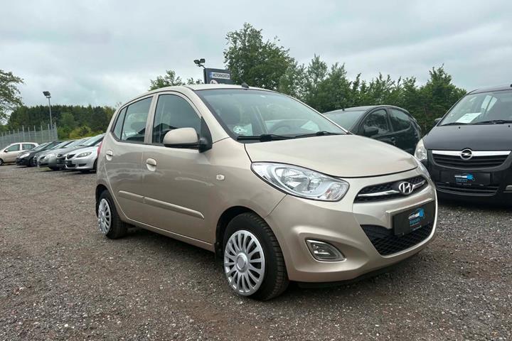 Orange Hyundai i10 fra 2011