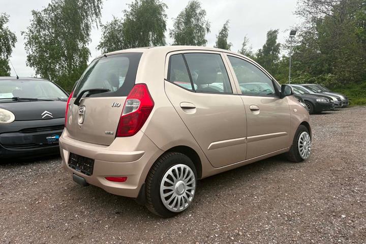 Orange Hyundai i10 fra 2011