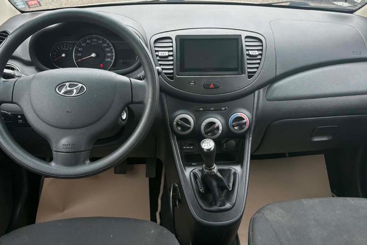 Orange Hyundai i10 fra 2011