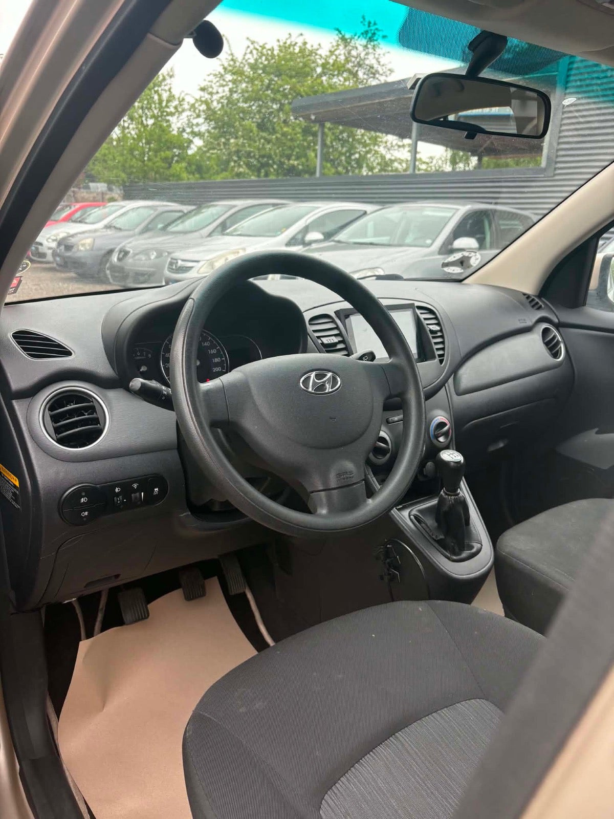 Orange Hyundai i10 fra 2011