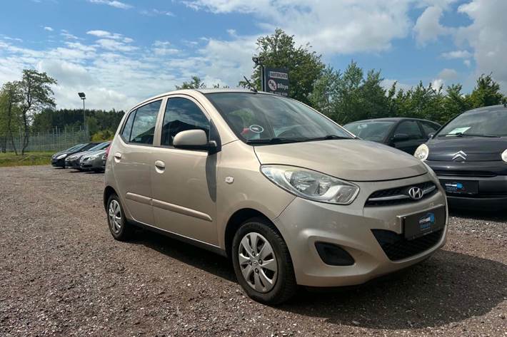 Orange Hyundai i10 fra 2011