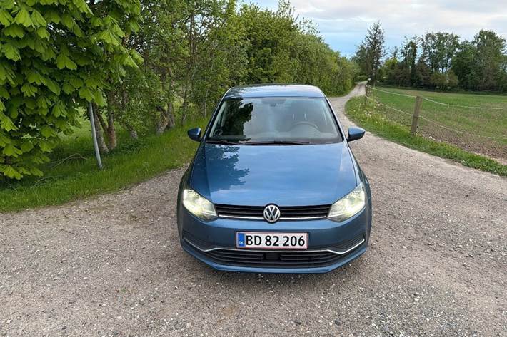 Blå VW Polo fra 2016