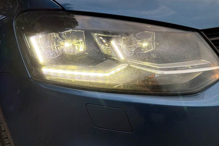 Blå VW Polo fra 2016
