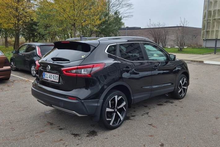Sort Nissan Qashqai fra 2018