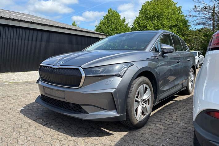 Grå Skoda Enyaq fra 2022