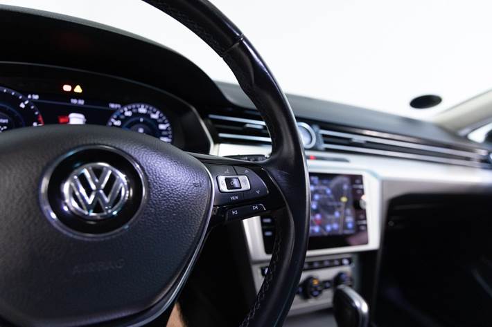 Sort VW Passat fra 2019