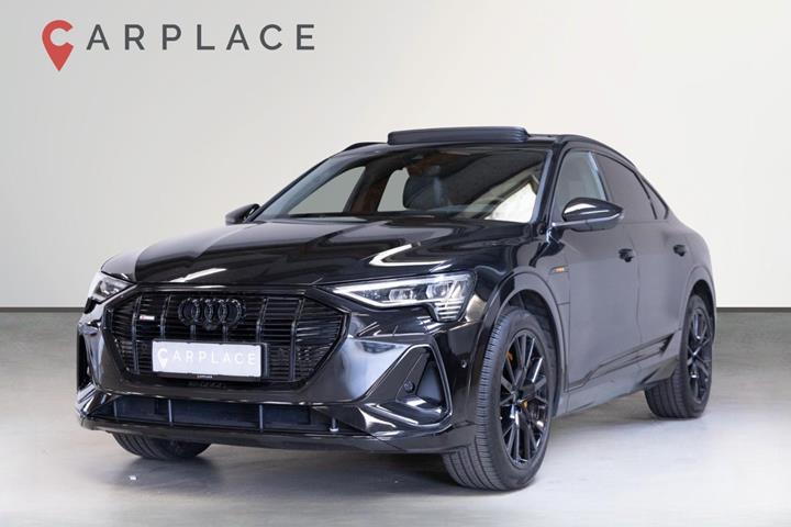 Sort Audi e-tron fra 2023 set udefra