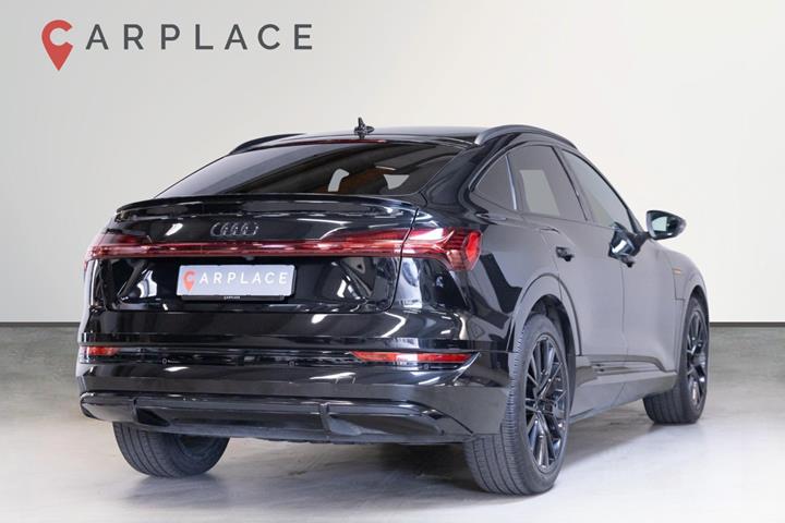 Sort Audi e-tron fra 2023