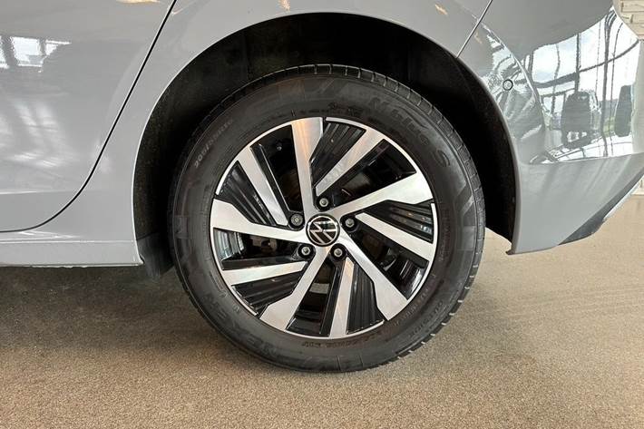 Grå VW Golf VIII fra 2022