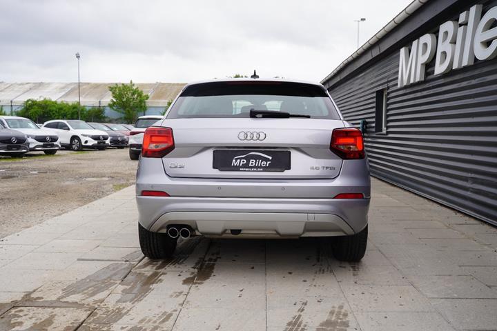 Sølv Audi Q2 fra 2020