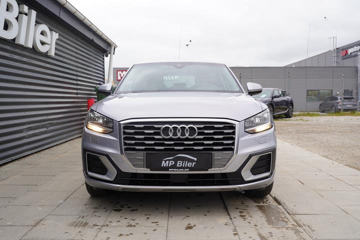Sølv Audi Q2 fra 2020