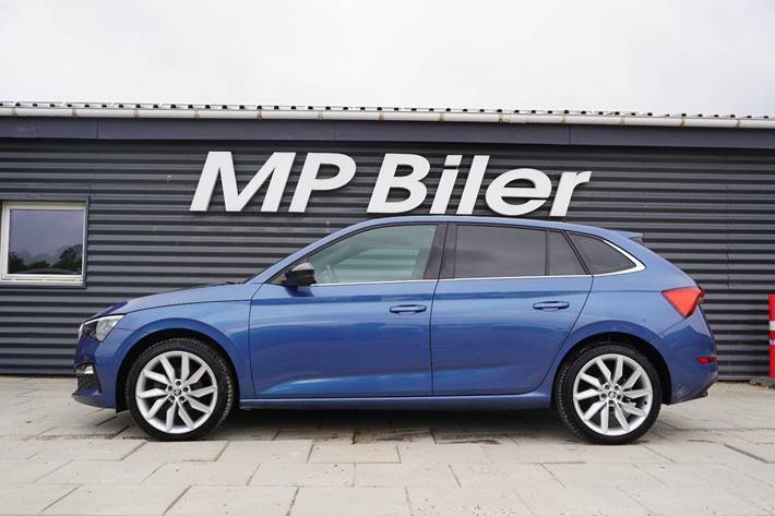 Blå Skoda Scala fra 2021