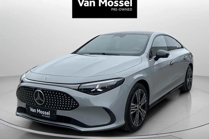 Grå Mercedes CLA250+ fra 2025 set udefra